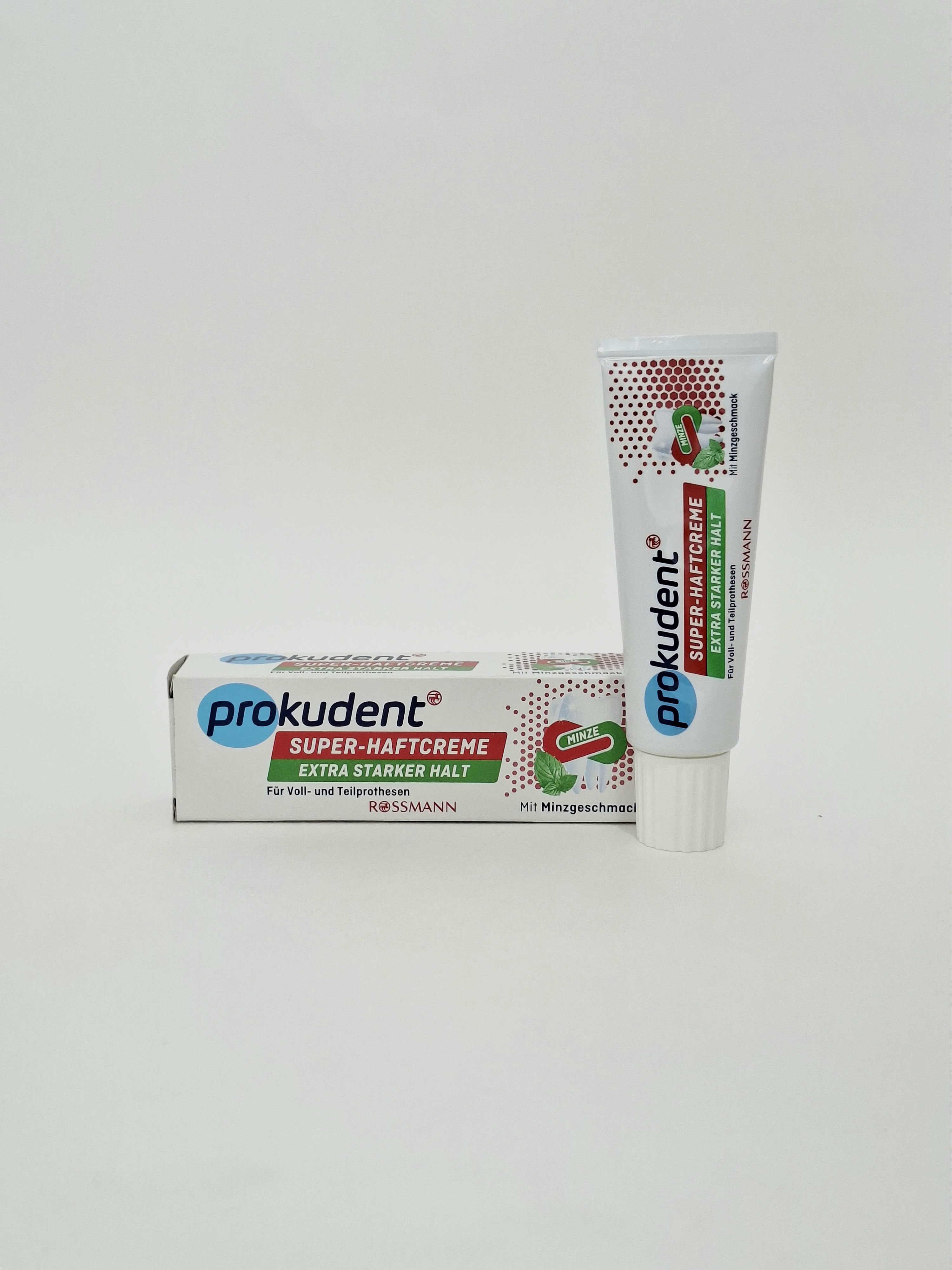 Fiksiruyushchiy cream for protezov Prokudent super with myatnym flavor 40g Germany