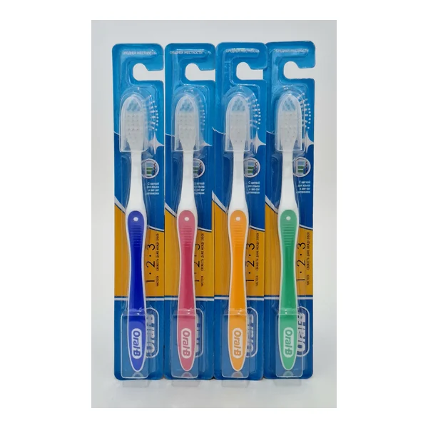 Зубная щетка Oral-B Shiny Clean 40 medium Проктер